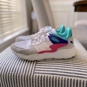 Adidas size 10 women’s sneakers